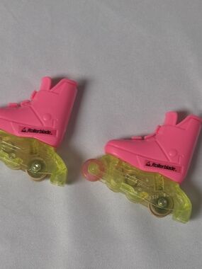 Vintage Barbie Flicker N Flash Rollerblade Skates 1990s- Neon Pink